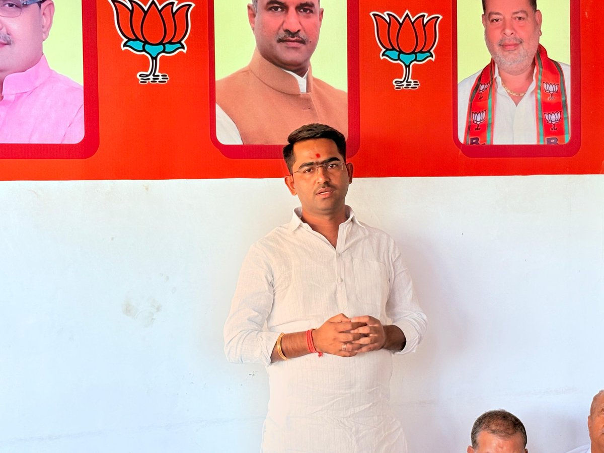 pushkartelibjp's tweet photo. 📍 मावली 

आज मावली विधानसभा में भाजपा के चारों मंडलों के कार्यकर्ताओं की महत्वपूर्ण बैठक ली जिसमें आगामी पंचायतीराज चुनावों की तैयारी पर विस्तारपूर्वक चर्चा की।

सभी ने एक स्वर में भाजपा को जिता कर कमल खिलाने का संकल्प लिया।

इस अवसर पर पूर्व देहात जिलाध्यक्ष श्री चंद्रगुप्त सिंह जी चौहान, मावली विधानसभा प्रत्याशी श्री कृष्ण गोपाल जी पालीवाल, पूर्व विधायक श्री दलीचंद जी डांगी, मावली प्रभारी श्री खूबिलाल जी पालीवाल, देहात जिला उपाध्यक्ष श्री नरेंद्र सिंह जी आसोलिया, मावली संयोजक श्री रोशन जी सुथार, मावली चेयरमैन श्री राकेश जी मीणा, मावली मंडल अध्यक्ष श्री कैलाश जी गाडरी, घासा मंडल अध्यक्ष श्री पर्वत सिंह जी, फत्तेनगर मंडल अध्यक्ष श्री नितिन जी सेठिया, डबोक मंडल अध्यक्ष श्री जीवन सिंह जी राव, पूर्व प्रधान मावली सुशील जी ओसवाल, सभी मण्डल अध्यक्ष, पार्षदगण आदि कार्यकर्ता उपस्थित रहे।

@BhajanlalBjp @madanrrathore @BJP4Rajasthan