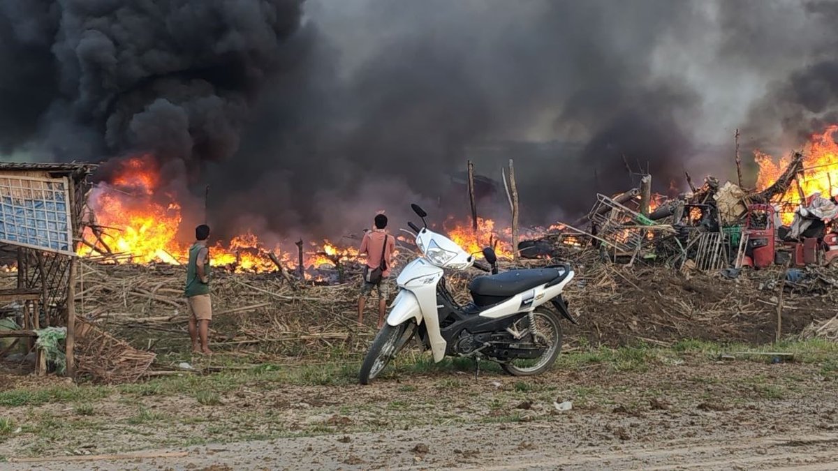 IrrawaddyNews's tweet photo. Myanmar’s regime carried out fresh airstrikes Sunday against two displacement camps in Ponnagyun Township, Rakhine, killing at least 6 internally displaced persons and injuring others, said the Arakan Army (AA). (Photo: AA) #WhatsHappeningInMyanmar https://t.co/Qu0TNnzh2L