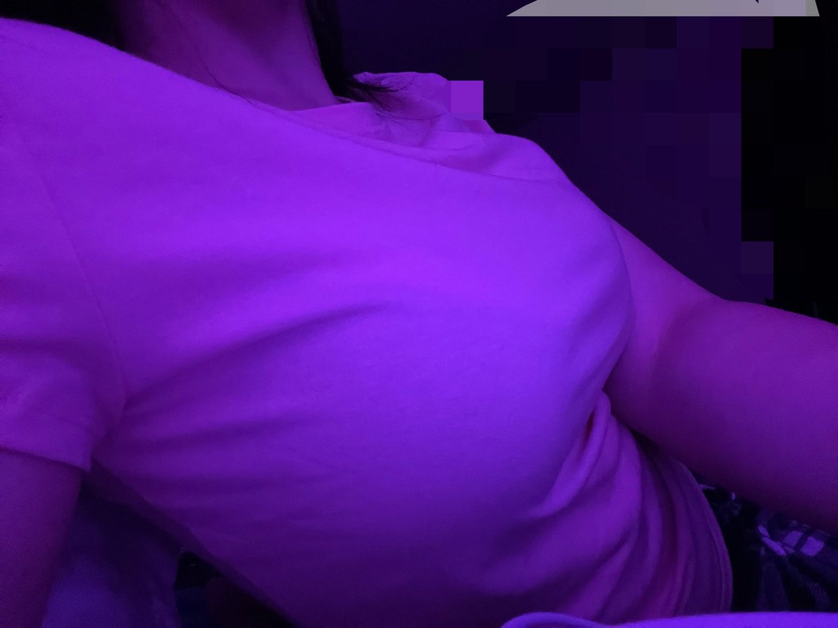 fearnott33's tweet photo. my shirt might be slightly see-through 🫣  #nsfw #nineteen #tits #nsfwtwt https://t.co/nYkOygP30T