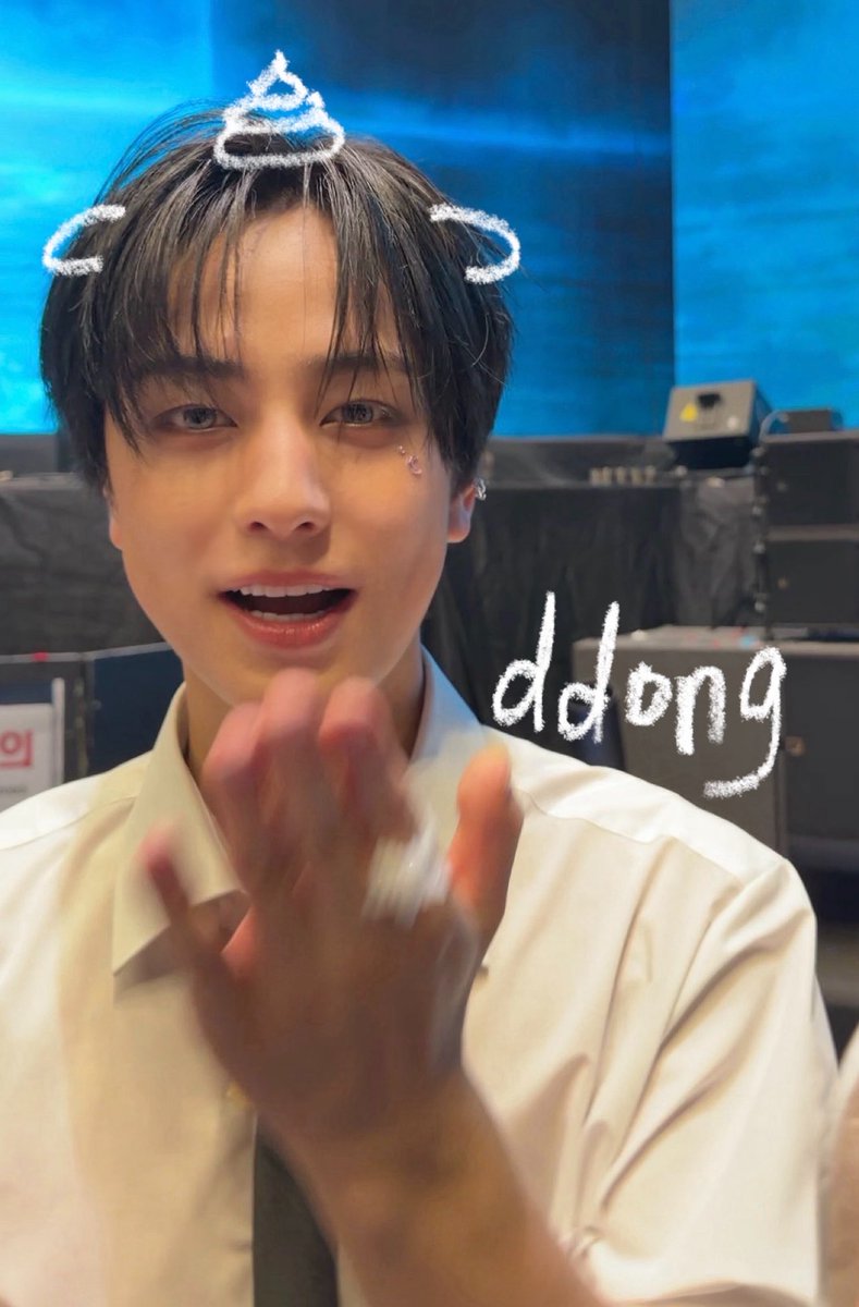 ddonggaezz's tweet photo. 1열에똥
개 https://t.co/vrNA1VG3fm