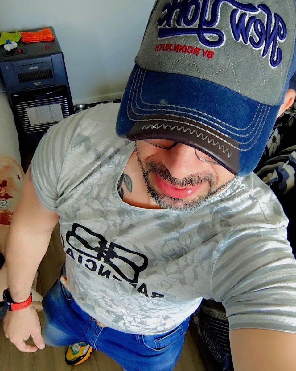RaFaSexo34's tweet photo. Necesito una boquita q termine de pararlo 🍆 https://t.co/KlI88wk8kc