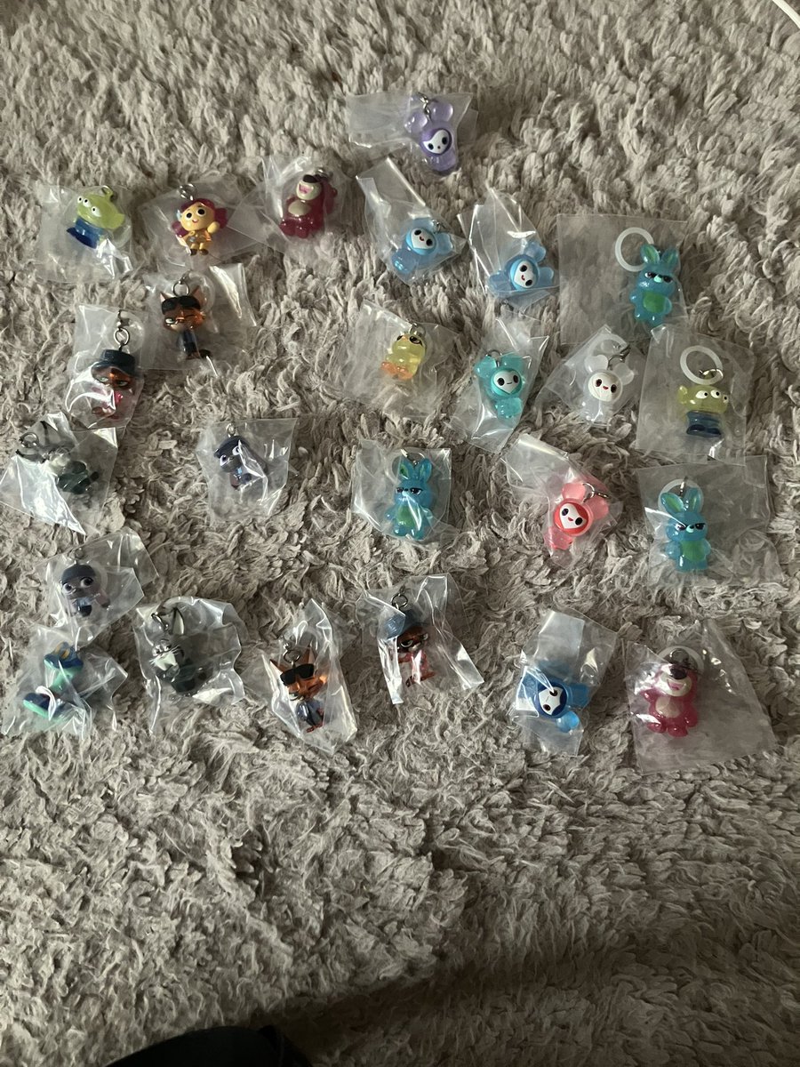 5273t's tweet photo. 譲画像のめじるし&amp;ガチャ

求過去のめじるしorガチャ
ヨッシーめじるし激求め🟢🩷🩵他の色も検討します。

※どうぶつの森は500円なので考慮お願い致します。

#ヨッシーめじるし
#スージーズーめじるし
#ディズニーハロウィンめじるし
#めじるしアクセサリー交換
#どうぶつの森ガチャ https://t.co/4sDqz7Zwjz