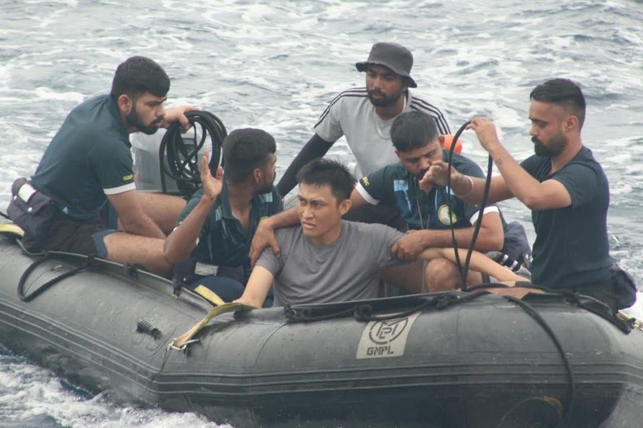 TrishulTactics's tweet photo. 🇮🇳⚓🛟 The Andaman &amp; Nicobar Command successfully evacuated an injured Vietnamese national from the merchant vessel MT Sun 09 near Indira Point . https://t.co/HIFy9PMfK7