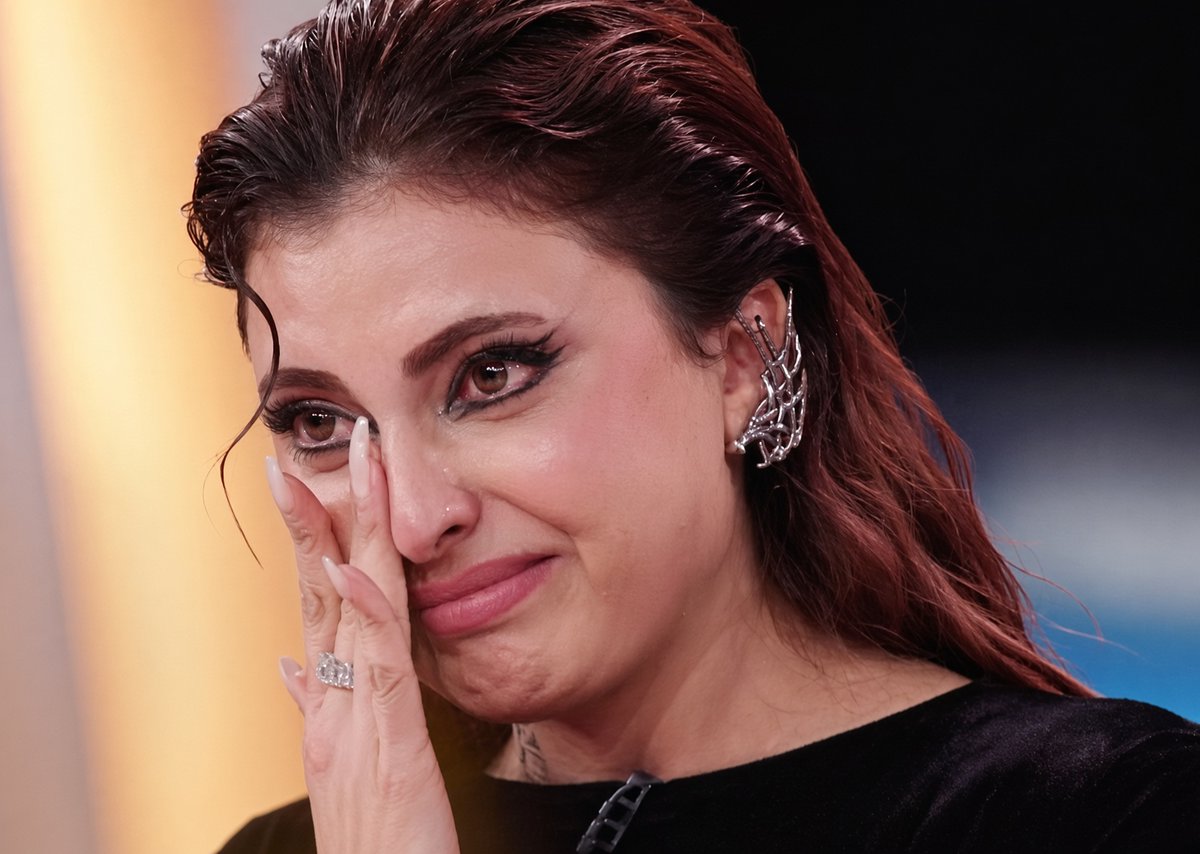 sheikhnoor's tweet photo. "Girte hai Shah Sawar Hi Maidan-E-Jung Mein
Woh Tifl Kya Girenge Jo Chalte Hai Gutno Ke Bal"

We Are Immesely Proud Of You For What You Gave In Both Your Shows.
Please Do Not Carry The Burden Of Disappointing Your Rebellions.
We Know You Have Given Your Best & Did Most Of The Stunts For Us.
We Are More Worried For You and Your Health.
Rest. Heal. Take Care Of Yourself.

We Love You For What You Are, Simple As That.
Be You. Always.

#LetsLitUpTheSky with our own 🌟@Farrhana_Bhatt
Thread 189
#FarrhanaBhatt
#FarrhanaRebellions
#KKK15