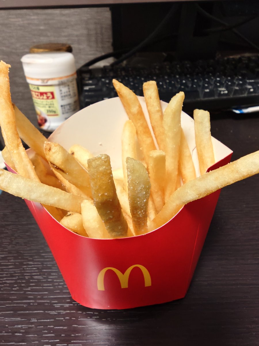 Eryues's tweet photo. 久しぶりにマック買ったんですよ、ポテトがスカスカ過ぎて草。
誰かの食べ残しかよw https://t.co/aWHx9cN7d1