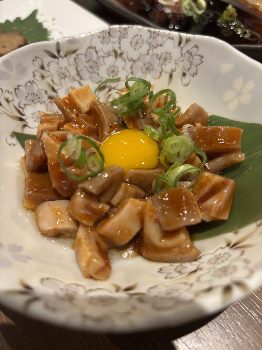 aishida441's tweet photo. 本日は東京。採用の相談が多く、それはどの媒体を使うと良いかと言う相談が多い。回答は組んだ予算内で使える媒体はできるだけ多くの種類を使おうです。無料のものはとことん使うし。大事なのはその結果として求めるものが何かです😊福岡の豚のまんま。久しぶり。豚ハツのチャンジャ。美味しい😋 https://t.co/QgpyrlZnZl