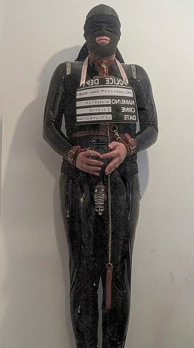 SamCooke2000's tweet photo. @MistressVixen @borgia_lady @LadyDarkAngelUK That was an interesting morning. Maybe I should have cleaned the mirror first.🪞🤭 https://t.co/i0LCPXPtnu