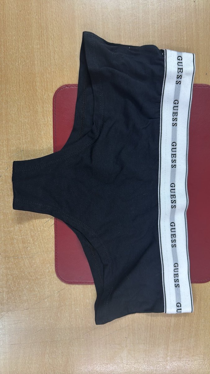 appunnni's tweet photo. @GUESS Most disappointed to inform wrong size delivered against order # FY6AB09BB354A42CFA52. Received XS instead of XL size. Despite repeated mails no active solution. Deliberate cheating, I doubt. Either refund or give correct size. Expecting response. https://t.co/k2tv1LvhWM