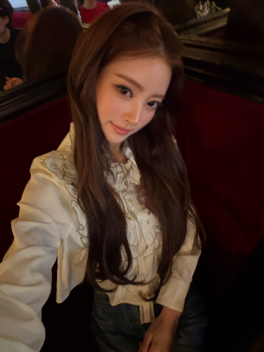 annaamoroll17's tweet photo. 👉👈🩷

#MEOVV #미야오 #ミヤオ
#ANNA #안나 #田中杏奈 https://t.co/oFCWddmHHO