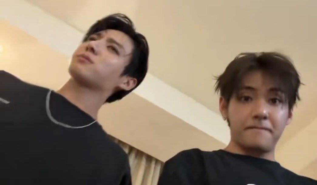 begativee's tweet photo. @user3738472847 @residentevxn don’t make me laugh wh0rehyung stan. rathyung looks smelly and vgly as always, while jungkook looks hot af https://t.co/4EBs06xoYo