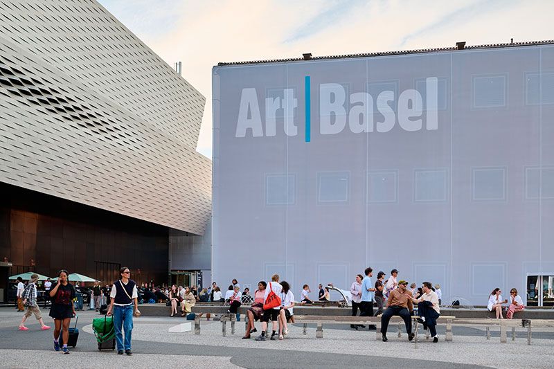 JDAofficiel's tweet photo. 🇨🇭 Les comptes de la maison mère d’Art Basel poursuivent leur redressement.
Courtesy Art Basel
#artbasel
https://t.co/0vFjf88HZl https://t.co/6BmgxamdWo