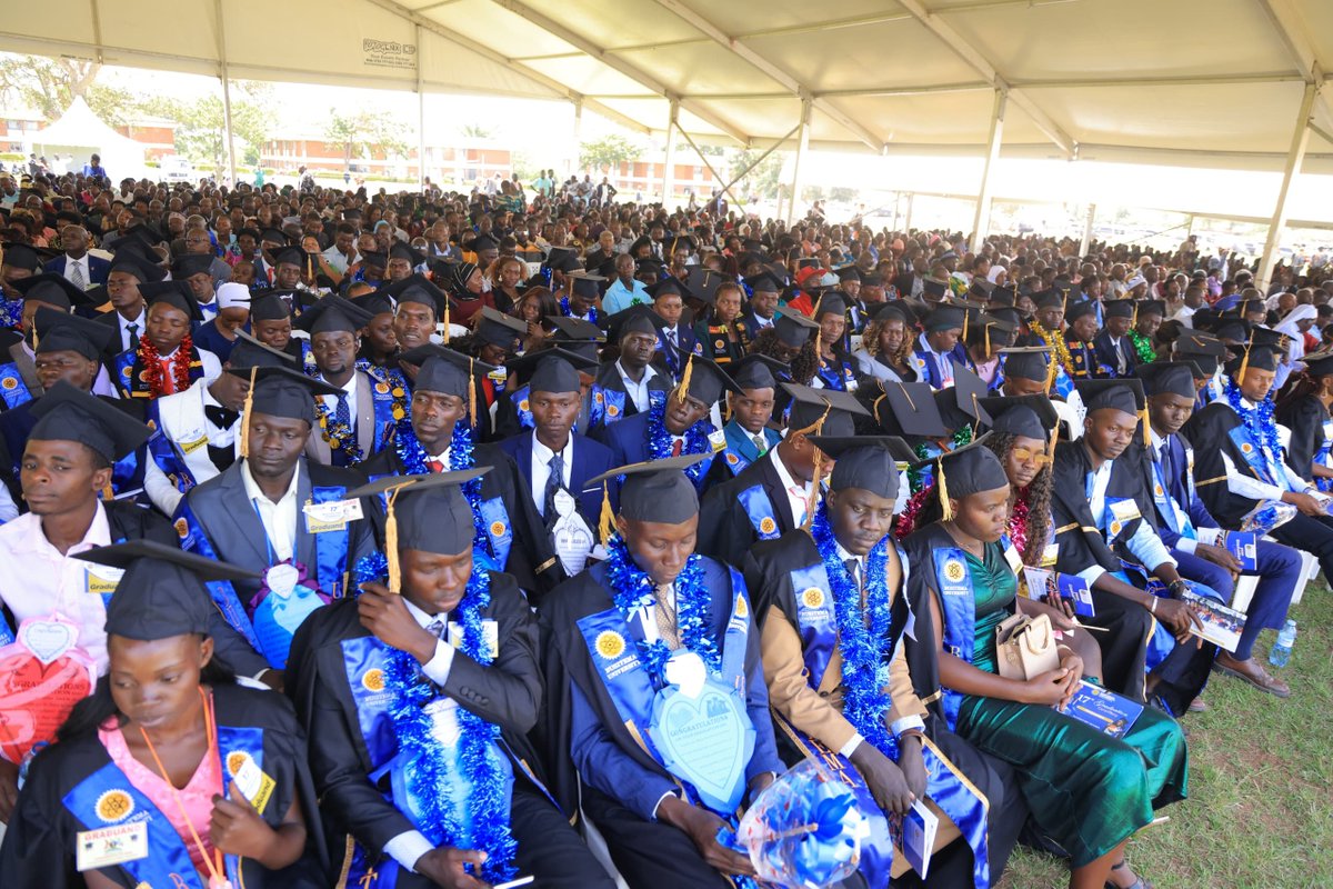 ProfPaulWaako's tweet photo. I congratulate the 2268 graduate from various PhDs, Masters, Bachelor's, Diplomas and Certificates awarded by Busitema University during the 17th Graduation Ceremony. 
I thank Rt Hon Dr Crispus Walter Kiyonga who represented H.E the President, https://t.co/obMqNJvBSv