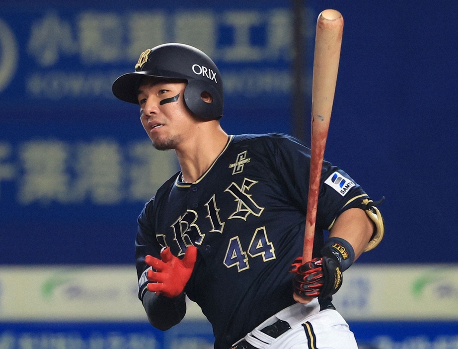 gnomotoke's tweet photo. オリックス23年首位打者の頓宮裕真に戦力外通告　育成打診か　阿部、香月、寿賀、芦田、村上も構想外（スポニチアネックス）-Yahoo!ニュース https://t.co/s7Q7gFtg9H

オリックスは5日、頓宮裕真捕手（29）と来季の契約を結ばないことを発表した。来季の育成契約を打診しているとみられる。 https://t.co/KPStMpgMGt
