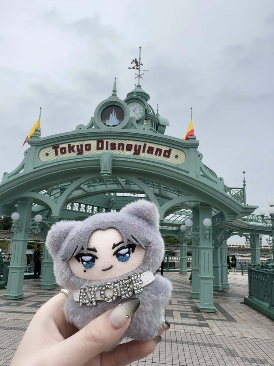 g4_0221_'s tweet photo. 昨日生誕祭の跡部様をディズニーランドへ🐭 https://t.co/XwbaZQmJsN
