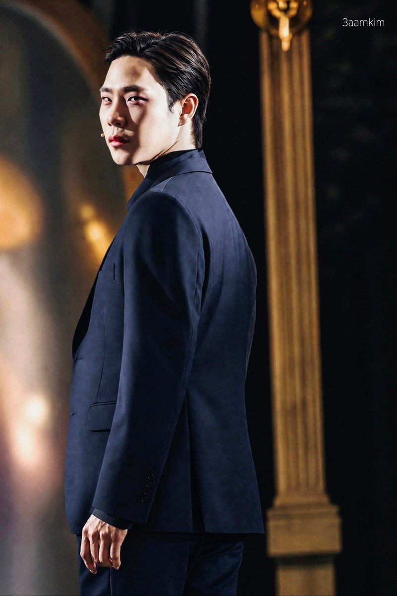 3aamkim's tweet photo. 261004낮 〈엠. 버터플라이〉 커튼콜

“내가 바로 당신의 환상”

송 릴링 役 | #유태율 https://t.co/C6zdoqV0bg