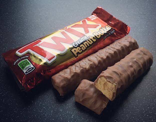 Engxxxge_'s tweet photo. Twix discontinued their best flavor and for the life of me I’ll never understand because all their other flavors are ass?? You mean to tell me you traded peanut butter Twix for ass??? https://t.co/fn3ZqiOhf2