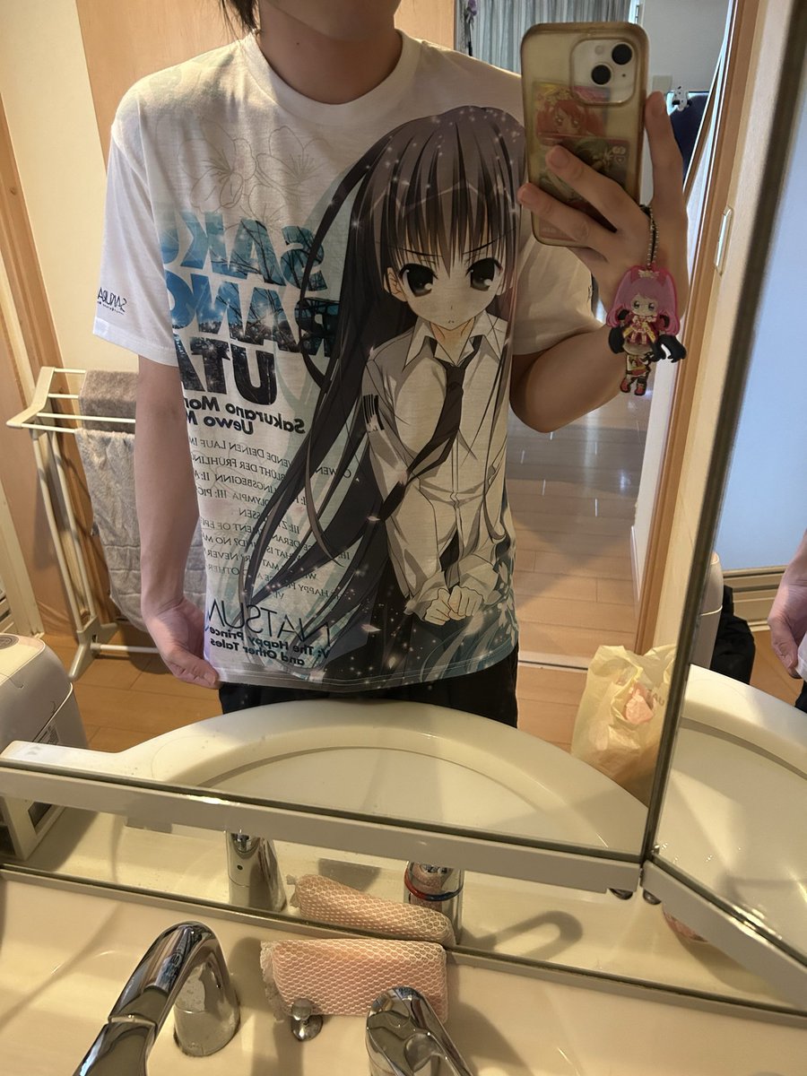 jun732931's tweet photo. 本日は教師の日なので
藍ちゃんせんせーのフルグラTを着ています https://t.co/ule8YLkdO4