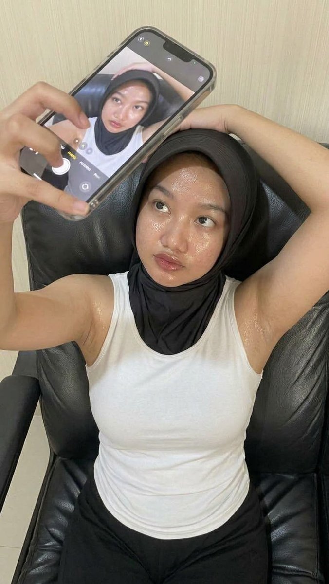 silvaXkiingTwo's tweet photo. Asupan siang Ketiaknya mbak polwan 

#ketiak
#armpit
#kilikili https://t.co/gjT2lds1oz