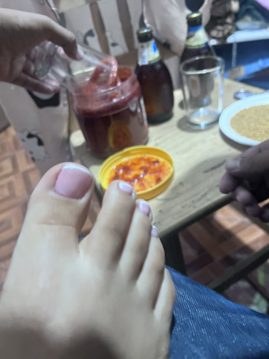 lanumberonestar's tweet photo. Vengan a consentir los piesitos de mi mujer https://t.co/rrAaJEfLF4