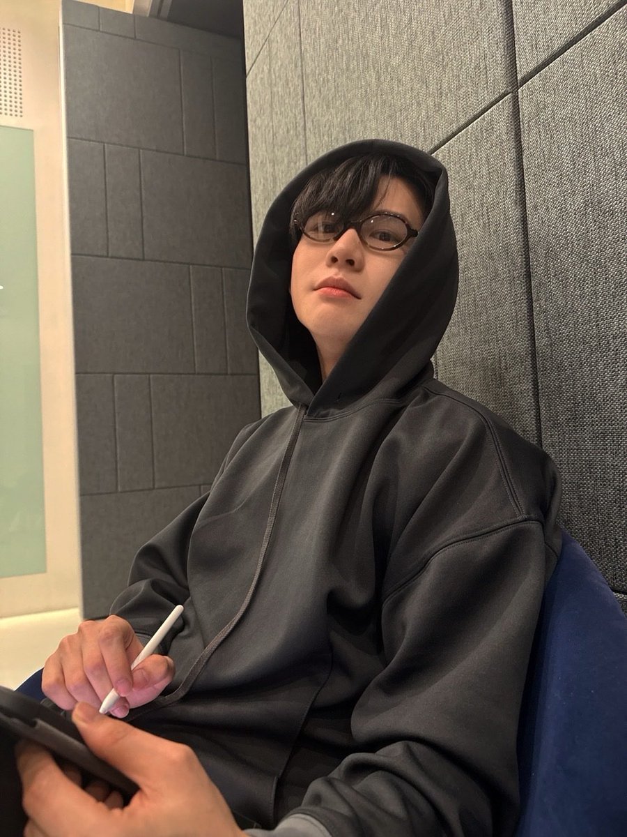 Trendbbver_th's tweet photo. [กิจกรรม แจกฟรี] สุ่มแจกหนุ่มตี๋ฟรีวันนี้ สุ่มผู้โชคดีจากรีทวิต ประกาศผู้โชคดีวันที่ 15:00 น
#bbverpj https://t.co/RTA7i3X7Ae