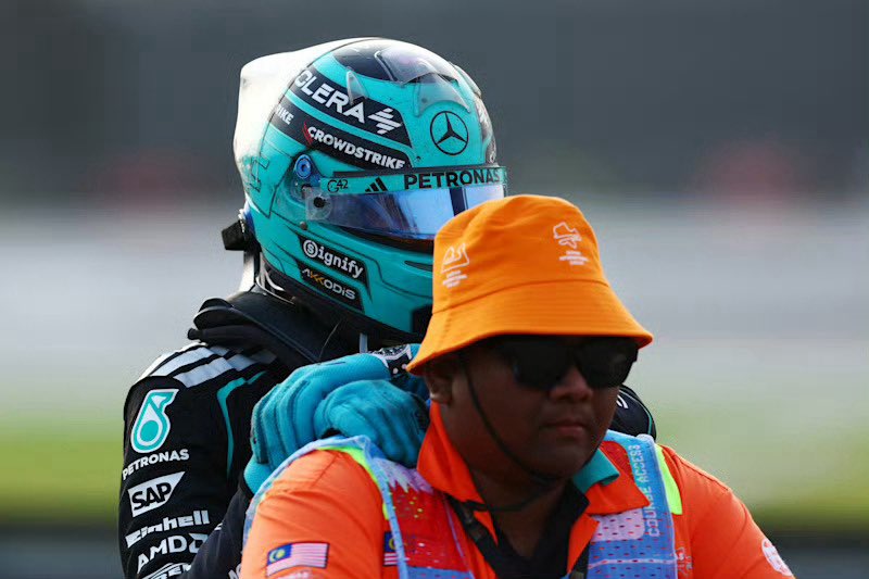 Holy_Molygr1's tweet photo. My heart breaks💔The staff member who gave George a ride back to the pits yesterday was interviewed about what happened.

He said that when he went over to George, he told him, “It’s okay, bro. You can do better next time.” George just kept his head down. Even after he got on the bike, he was still sitting there with his head hanging, so the staff member thought he should take the long way back, give George a bit more time to calm down and cool off, and ride slowly back to the rear of the pits.
When asked whether George had held onto his waist, he said no. He said George just looked completely drained, like he was trying to hold himself together and hold back tears, and didn’t even seem to know what to do with his hands.

Huge respect to this staff member. The kindness of a complete stranger showed George more care than some people in his own team did.
