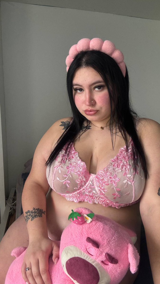 Skylar4exb's tweet photo. Me + my boobs -> your DMs Want it? 🤭 

Don't worry, it's free https://t.co/nD0uMrHquT