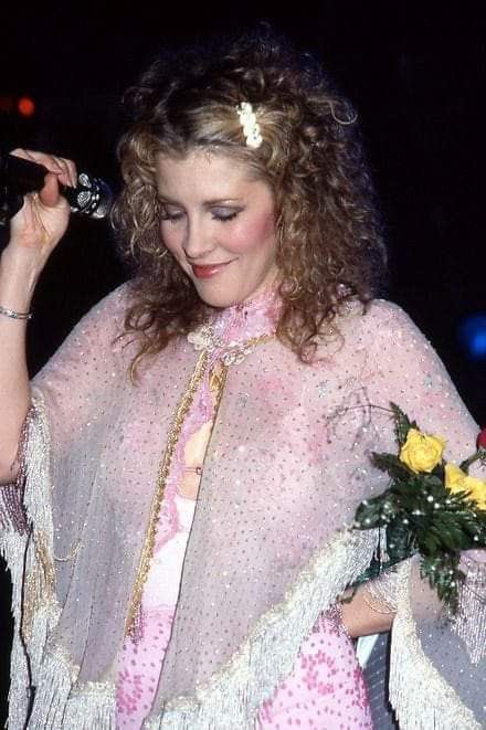 taysteviegarden's tweet photo. stevie nicks in pink is so  personal https://t.co/Gqt1VviAJr