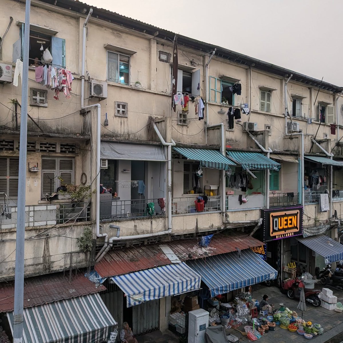 sample232kj's tweet photo. A casual day in Ho Chi Minh City https://t.co/ZSkWBU1Zxp