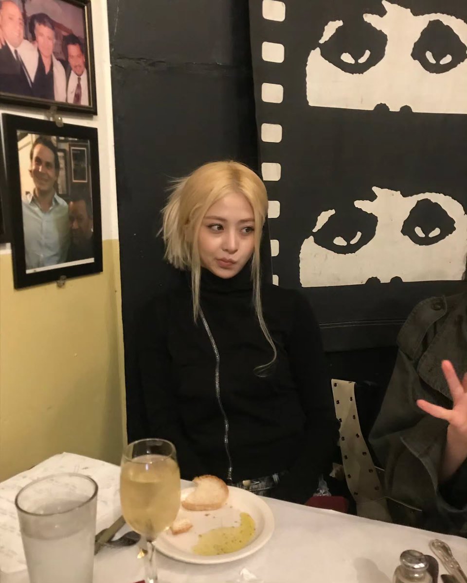 sserapics's tweet photo. jenaissante instagram update 

: doja my tights ripped for you ft. JEN

#HUHYUNJIN #허윤진
#LE_SSERAFIM #르세라핌 https://t.co/46lDNSFVzo