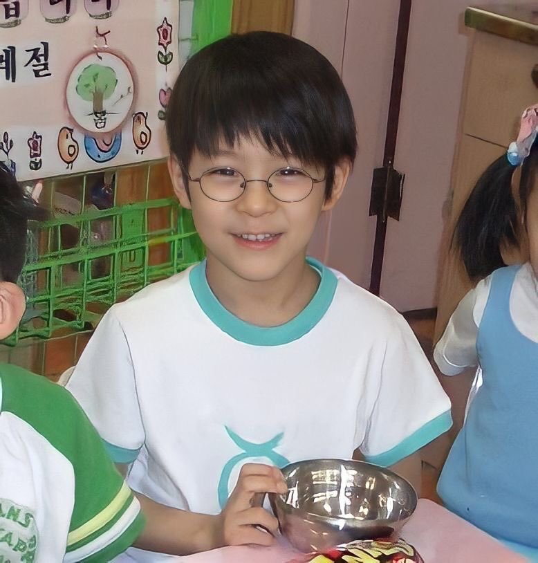 _imaeyed_'s tweet photo. ป๊าเป้นรัย

ป๊าเครียดค่ะ

เคียดทัมมัย

ป๊าเห็นหนูโดนหอมแก้ม ทำไมหนูยอมให้เค้าหอมล่ะลูก

หนุชอบเจมมี่เจมมี่ก้ชอบหนุก้เลยหอมแก้มกัน

ห้ะ https://t.co/QR2bMWPggY