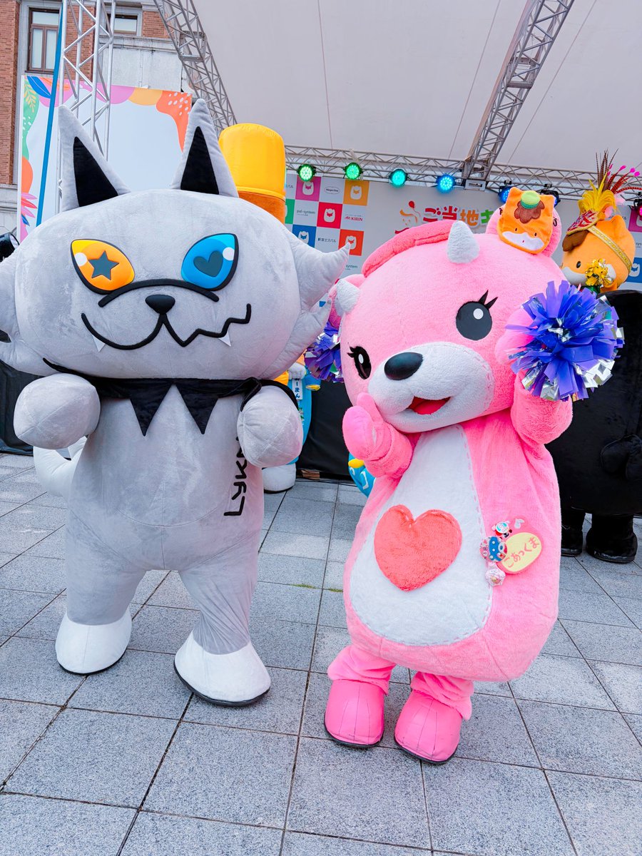 KOAKKUMA_JPN's tweet photo. ぐんまで会えたタイ🇹🇭のおともだち。LYKYOUちゃん。ライキューって読むっだって！スタッフさんが「Love!dancingdancing!」って言ってたからたぶんダンスが好きと思うʕ ๑❛ᴥ❛๑ʔ♡
#ご当地キャラカーニバル https://t.co/Sa4Z4QynSh