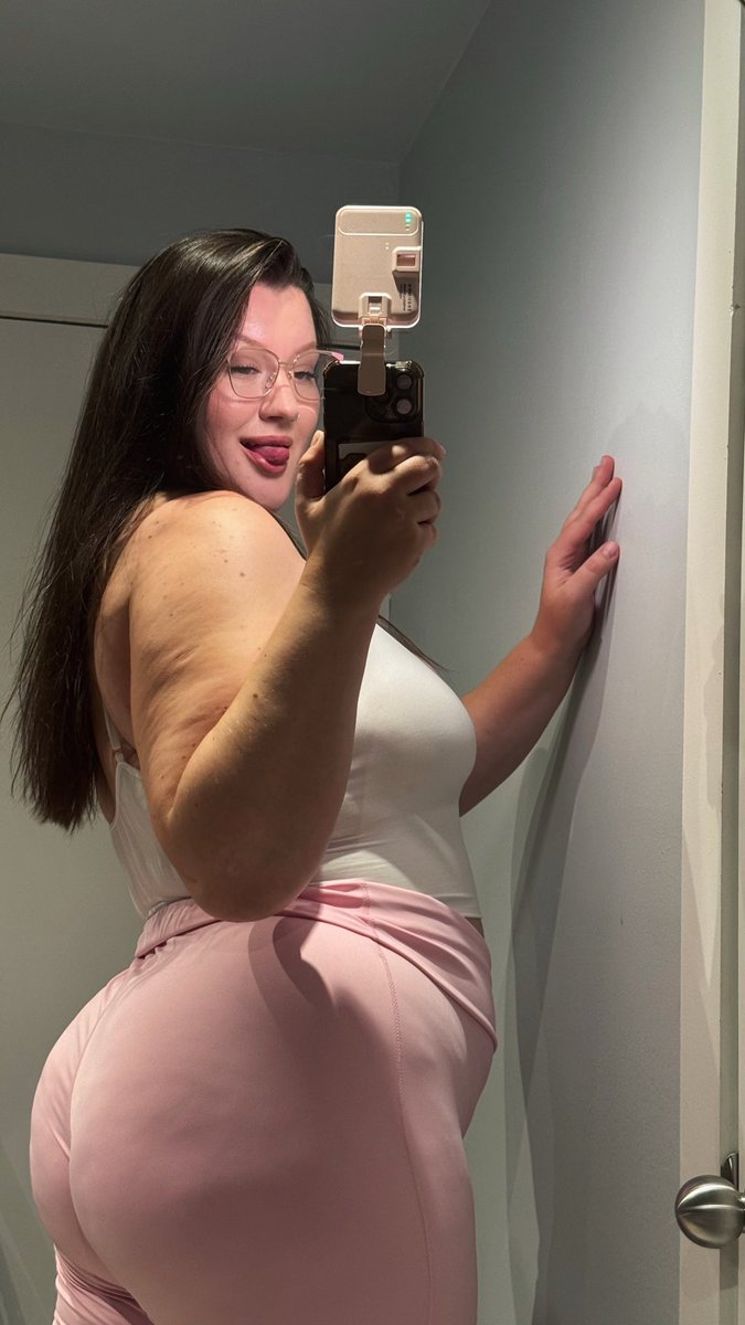 ToriAssins's tweet photo. Caught myself looking too good not to post 💘 https://t.co/Y6gGUyVVKz