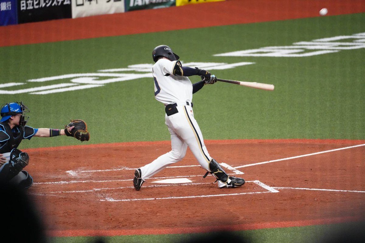 mhitc_2020's tweet photo. 社員有志が #オリックス・バファローズ #山中稜真 選手（元 #三菱重工East ・当社OB）の応援に京セラドーム大阪へ集結しました！
本拠地での今シーズン最終戦、スタンドでは応援歌を響かせ、山中選手へ熱い声援を送りました📣
来シーズンのさらなる飛躍を願い、これからも山中選手を熱く応援していきます⚾
#三菱重工交通・建設エンジニアリング  
#三菱重工スポーツチャレンジ