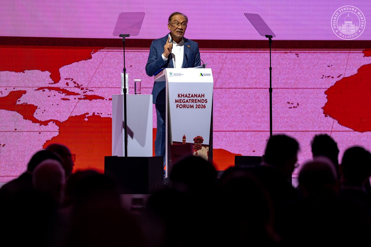 anwaribrahim's tweet photo. Dalam dunia yang dipengaruhi teknologi, geopolitik dan ekonomi, kuasa perlu sentiasa dipandu oleh prinsip, dibatasi oleh institusi dan digunakan demi kepentingan rakyat.

Krisis Kewangan Asia 1997 mengajar kita bahawa apabila sistem gagal, rakyat yang paling terkesan. Hari ini, cabarannya berubah daripada kecerdasan buatan dan gangguan rantaian bekalan kepada persaingan kuasa besar. 

Malaysia akan terus berhubung dengan semua pihak, mempertahankan kepentingan dan kedaulatan negara selain terus memperkukuh institusi, tatakelola dan integriti.

Itu antara intipati ucaptama saya di Khazanah Megatrends Forum 2026 dan harapan saya agar kita bersama-sama terus membina Malaysia yang lebih kukuh, adil dan berdaya tahan, serta memberi masa depan yang lebih baik kepada rakyat dan generasi akan datang.

#MalaysiaMADANI
#YakinMADANI
#EkonomiMADANI
