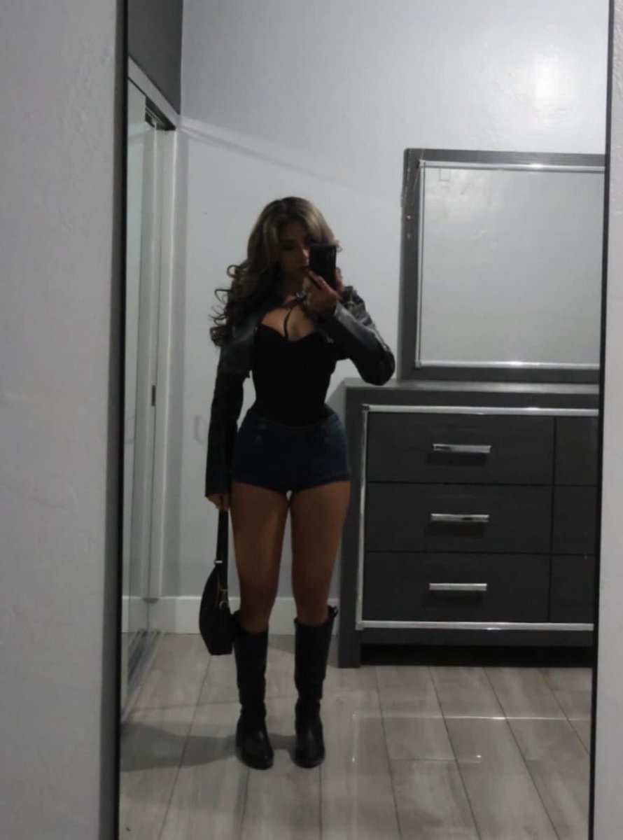 Rylieisacutie's tweet photo. First 20 people to repost get a dm from me https://t.co/xnyOaO7HUU