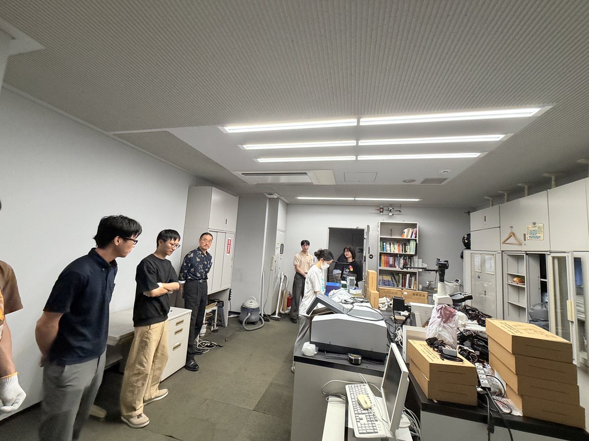 nmdl_mizo's tweet photo. 来たるロボット増殖に向けて，Physical AIスペースを大幅整理しました．みなさん，力仕事お疲れさまでした！新ロボを迎え入れる準備完了です． https://t.co/2mbYbAACiN