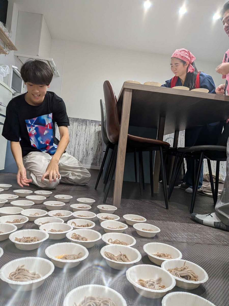 irukaproject_'s tweet photo. 🐬撮影風景🐬

みんなで用意して、最後はみんなで食べました！ https://t.co/dOvyZg0aLU