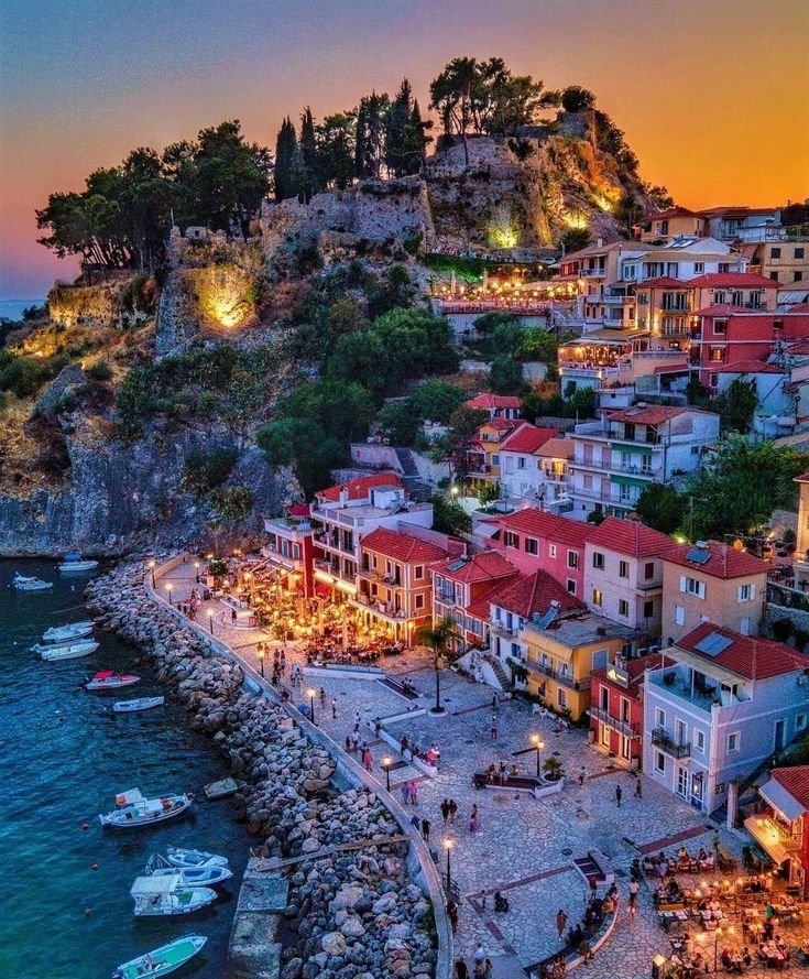 earthviewss1's tweet photo. Parga, Greece🇬🇷 https://t.co/Iix25nJR9H