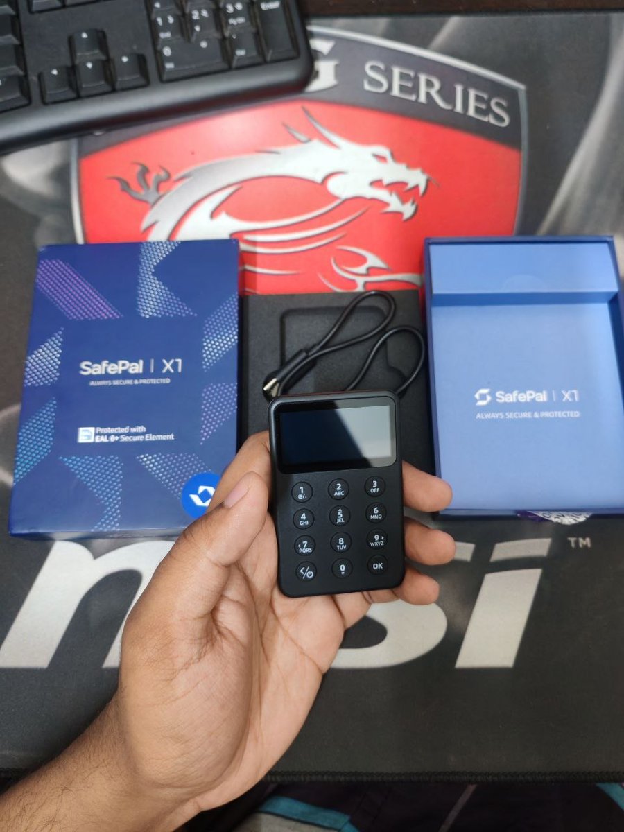 Izero_313's tweet photo. @SafePal Hardware wallet is my first ever hardware wallet that I own, I really 👀 wouldn’t mind if I won a Multi Case Wallet from this giveaway! 

@Xerexx4 @Xebec_wou check this out! https://t.co/Eq2z4YQpMu