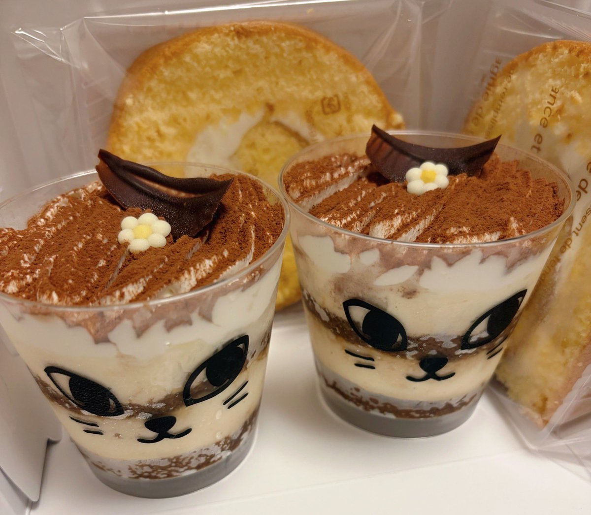1203v1025x0214's tweet photo. 美味しいご飯(お鍋ごと)もらったり、
スイーツもらったり、周りに本当に感謝だね https://t.co/ANQt26Oq6G