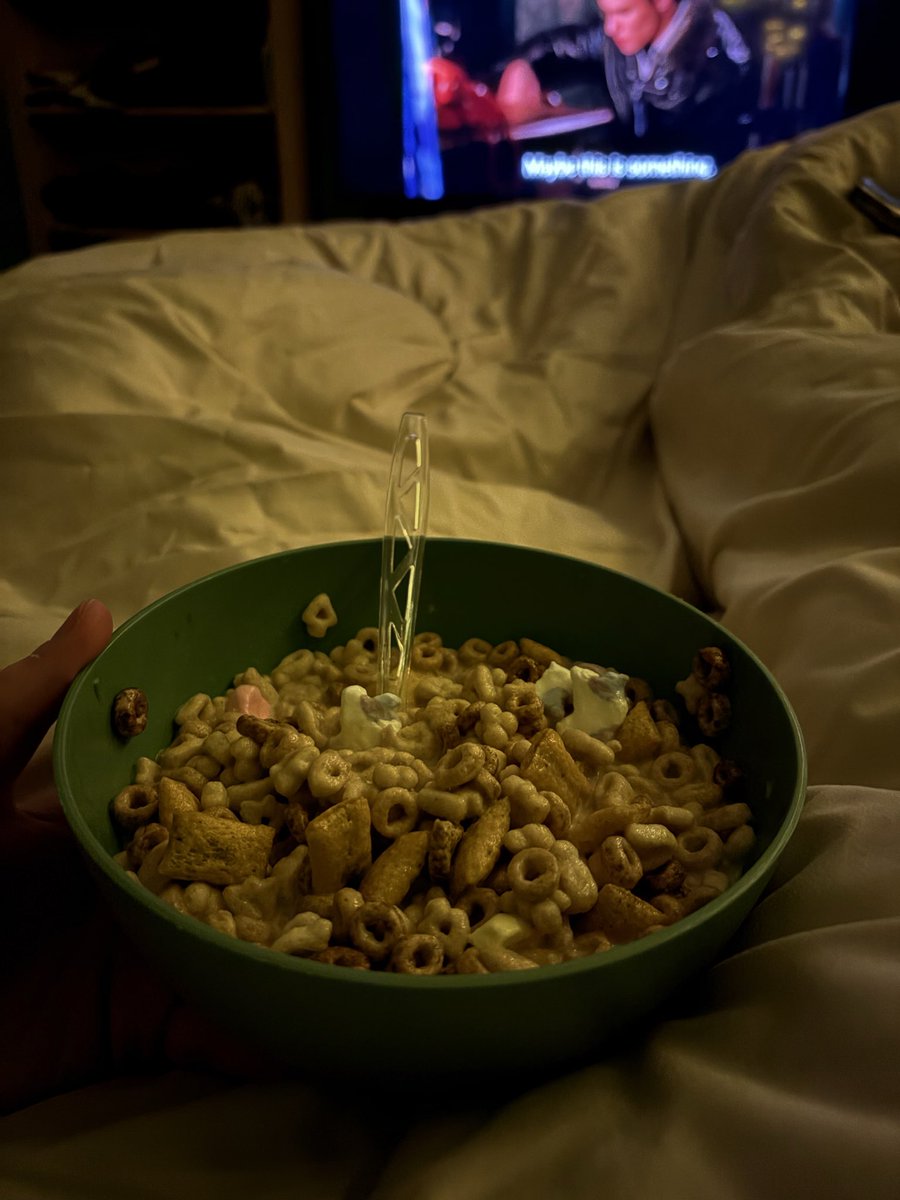 booskybugchild's tweet photo. Lucky Charms, Oreo Cheerios, and Krave combo. When I meet my limit I won’t even notice. https://t.co/oJ4TfLaVir