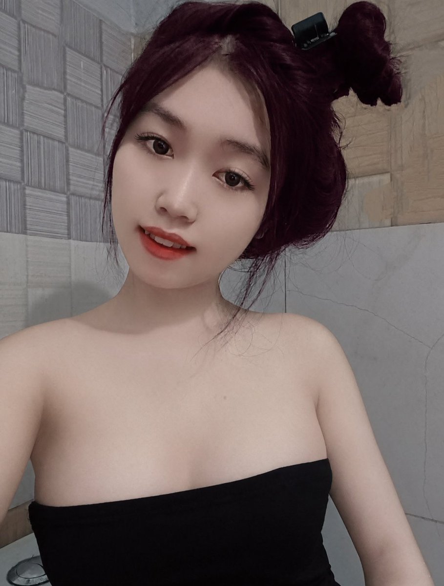 ysxwzz0's tweet photo. E mún đc đụ tập thể kiểu nhậu xong 3 anh vào đụ mình em ấy, khôg bao nha https://t.co/s5EZq0WaJh