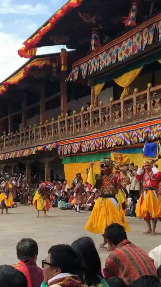 CordialRocha's tweet photo. Experience Bhutan’s magic through its sacred festivals: Paro Tshechu in spring, Thimphu Tshechu in autumn, and Punakha Drubchen in late winter. Book visas and boutique lodges 6–8 months ahead—spaces fill fast. https://t.co/3rsxmgulvM