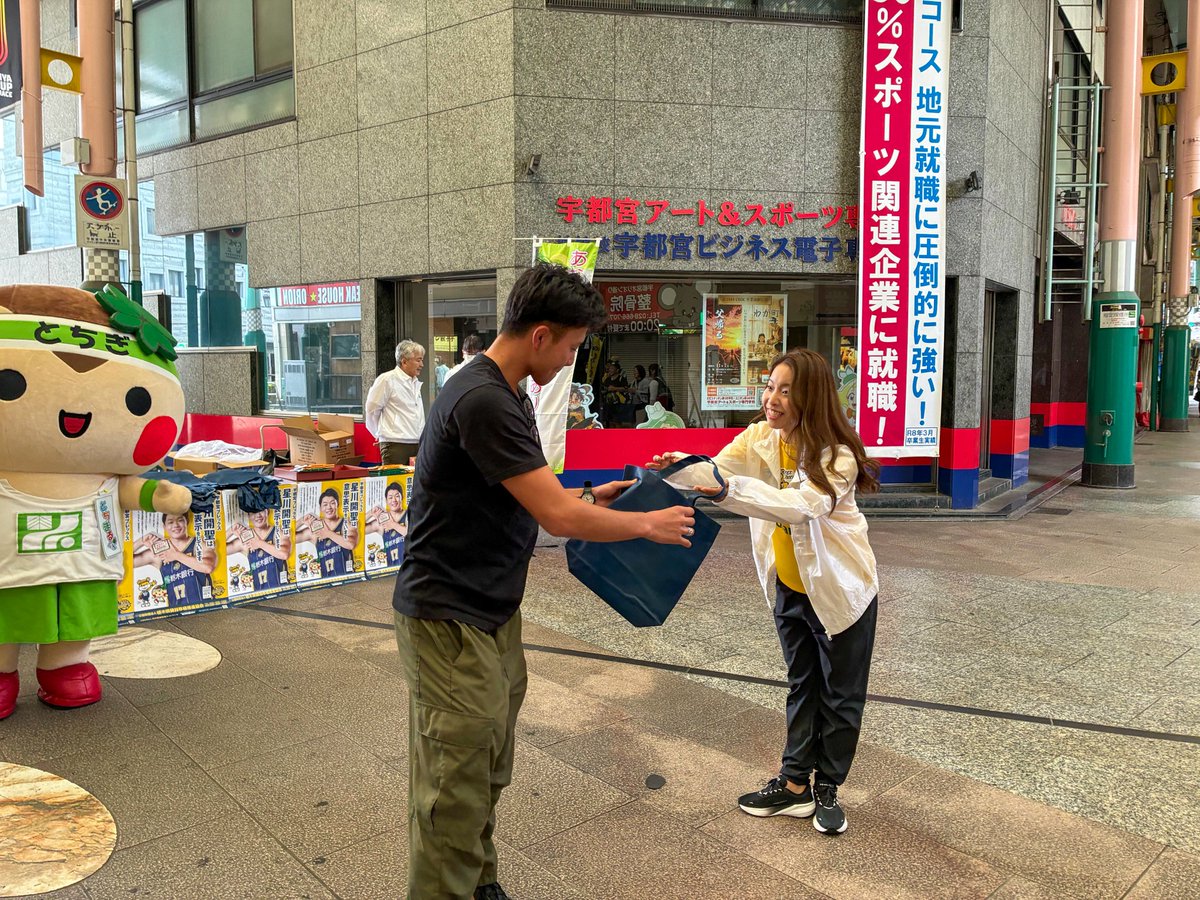 utsunomiyabrex's tweet photo. 10/4(日)、オリオン通りイベント広場にて行われた「臓器移植普及推進街頭キャンペーン」にBREXYのSHIZUKAが参加しました。

リーフレットを受け取っていただいた皆さまありがとうございました！

@brex_brexy 
#BREX #BREXY https://t.co/nuZ6foIxwU