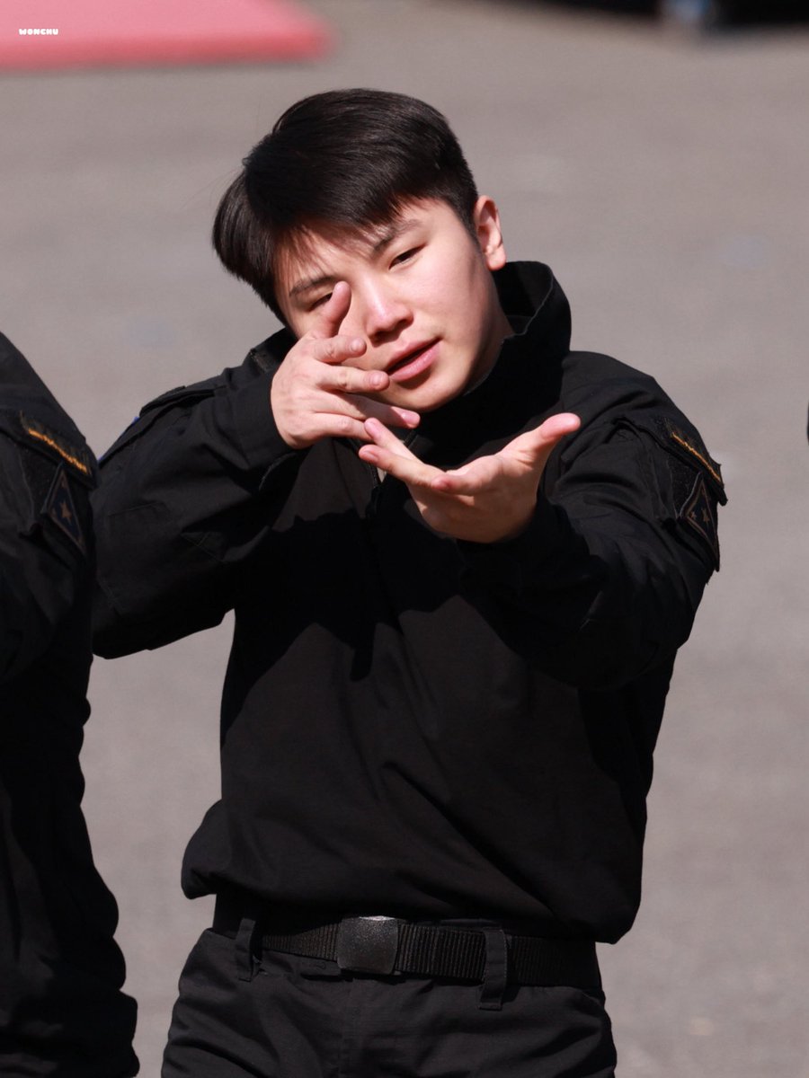 won_chu_chu's tweet photo. 261005 계룡 지상군 페스티벌

마지막까지 너무 멋있네🫶🏻

#우지 #WOOZI #이지훈 #ウジ
#세븐틴 #SEVENTEEN https://t.co/gDNgsOCURE