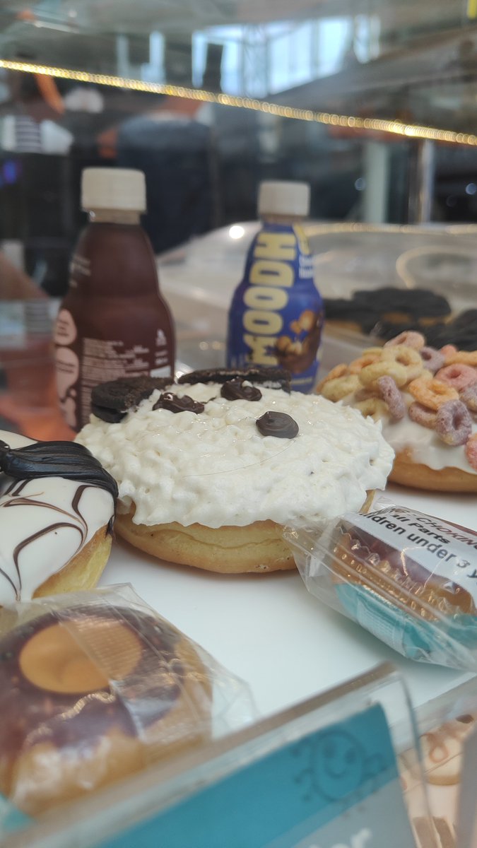 iamvin29's tweet photo. @MadOverDonuts @tarak73 @fssaiindia 
Please have a look &amp; conduct frequent raids for hygeine. Found a hair on a donut displayed for sale inside the glass box. 

Mad Over Donuts Vaishali, Lower Ground Floor, Mahagun Metro Mall, VC 3, Vaishali, Ghaziabad, Uttar Pradesh 201019 https://t.co/eP0Jk1DA5z