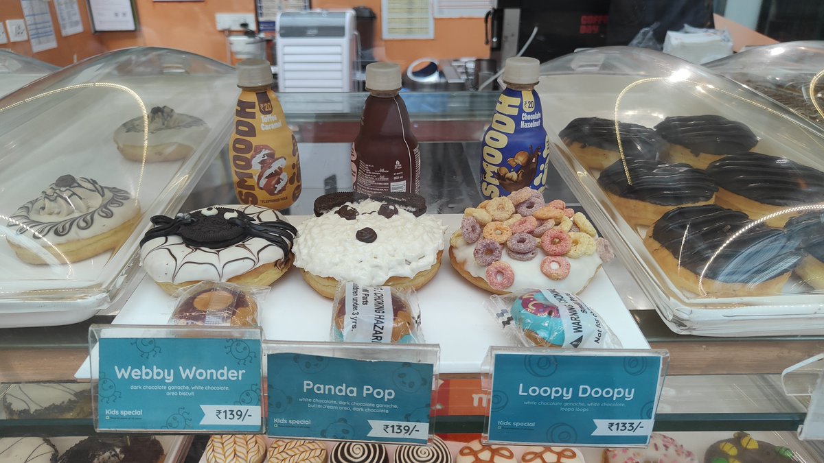 iamvin29's tweet photo. @MadOverDonuts @tarak73 @fssaiindia 
Please have a look &amp; conduct frequent raids for hygeine. Found a hair on a donut displayed for sale inside the glass box. 

Mad Over Donuts Vaishali, Lower Ground Floor, Mahagun Metro Mall, VC 3, Vaishali, Ghaziabad, Uttar Pradesh 201019 https://t.co/eP0Jk1DA5z