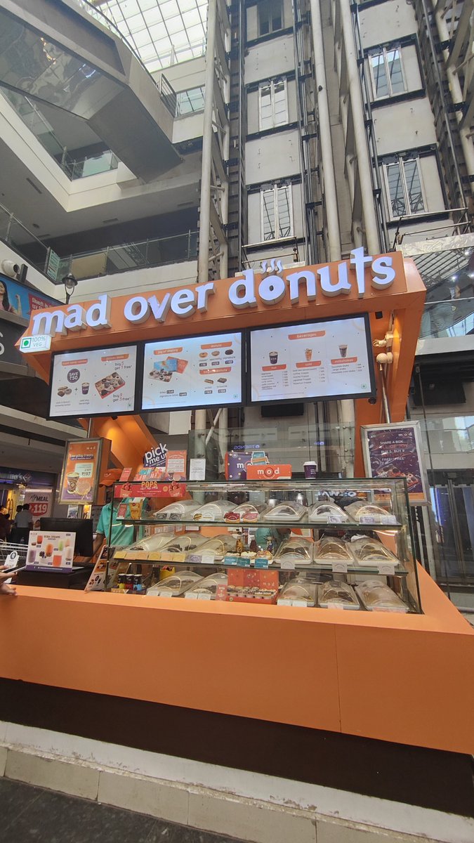 iamvin29's tweet photo. @MadOverDonuts @tarak73 @fssaiindia 
Please have a look &amp; conduct frequent raids for hygeine. Found a hair on a donut displayed for sale inside the glass box. 

Mad Over Donuts Vaishali, Lower Ground Floor, Mahagun Metro Mall, VC 3, Vaishali, Ghaziabad, Uttar Pradesh 201019 https://t.co/eP0Jk1DA5z