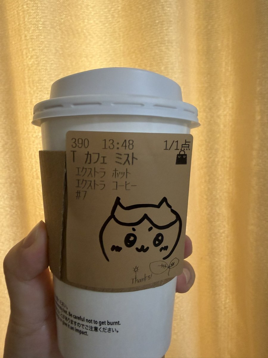shiro_810's tweet photo. 買い物両手に袋抱えてスタバ行ったら初めてイラスト描いてもらった！！ハチワレ！！可愛い✨ https://t.co/OtEQvBHgks