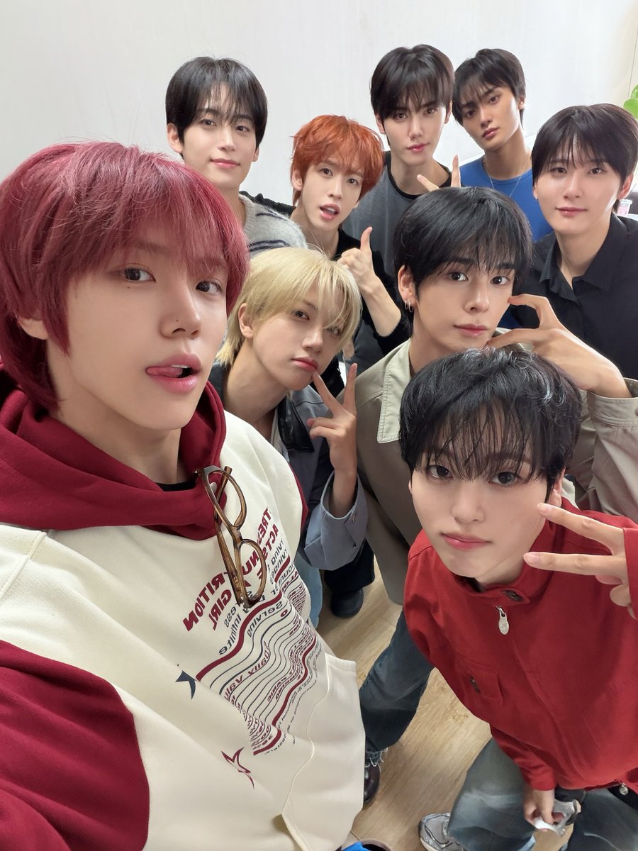 CRAVITYstarship's tweet photo. [📸]
261005 MBC FM4U #정오의희망곡김신영입니다

#CRAVITY #크래비티
#sonorous
#LOUDER https://t.co/fbdZfn6ETC